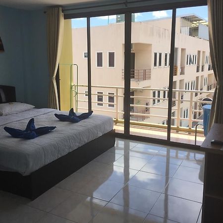 Dreams Guesthouse & Hostel Patong Exterior photo