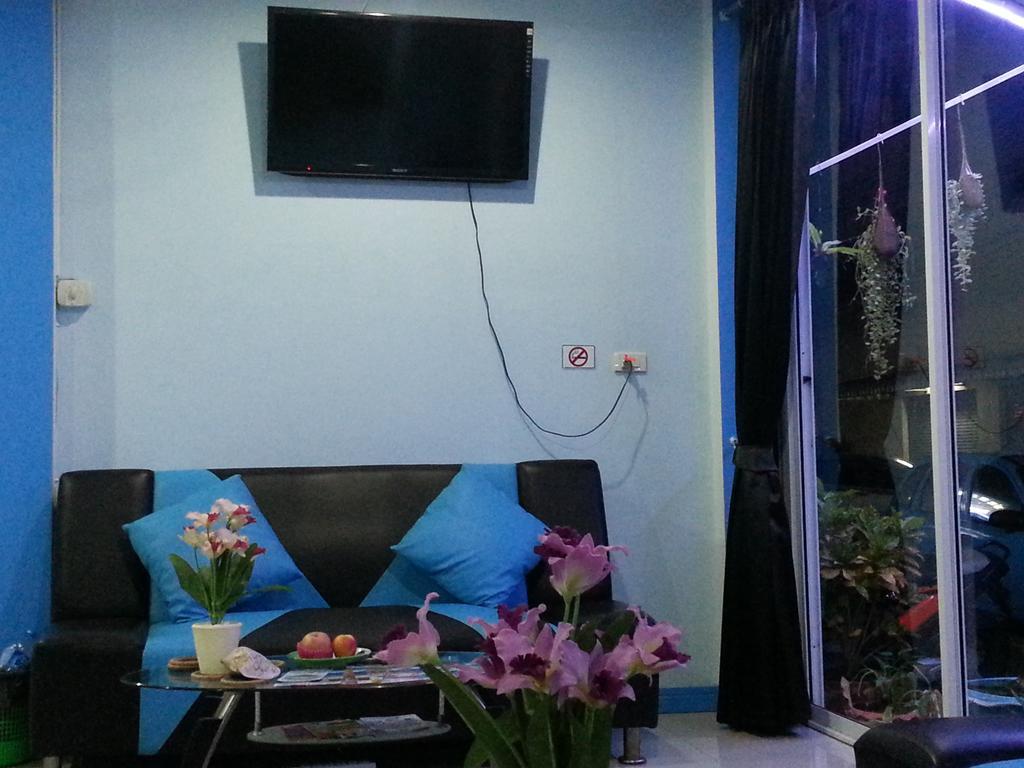 Dreams Guesthouse & Hostel Patong Exterior photo