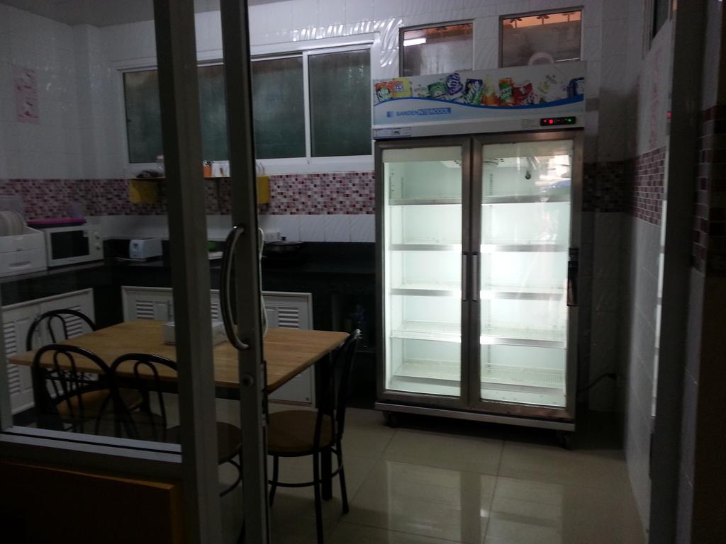 Dreams Guesthouse & Hostel Patong Exterior photo