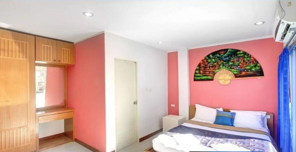 Dreams Guesthouse & Hostel Patong Exterior photo