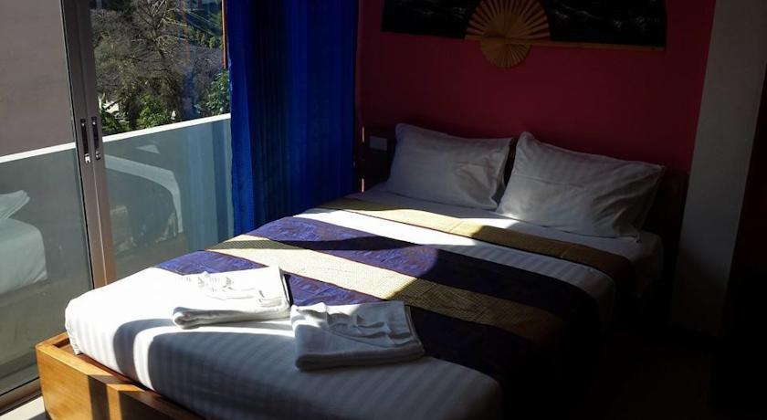Dreams Guesthouse & Hostel Patong Exterior photo