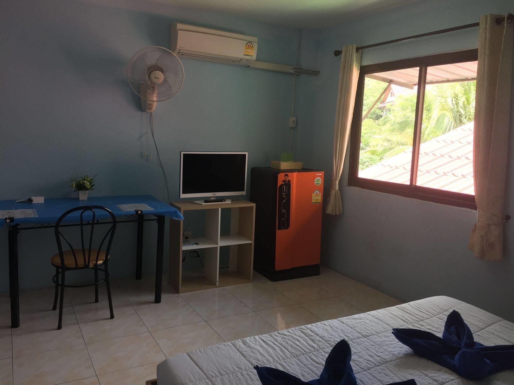 Dreams Guesthouse & Hostel Patong Exterior photo