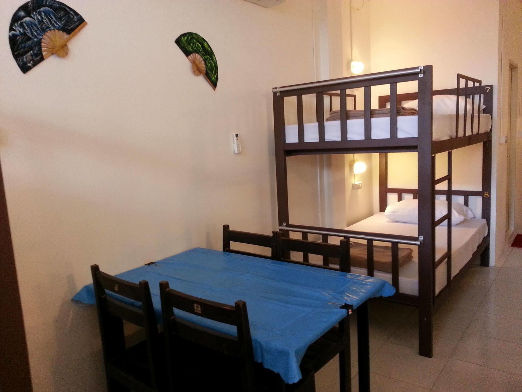 Dreams Guesthouse & Hostel Patong Exterior photo