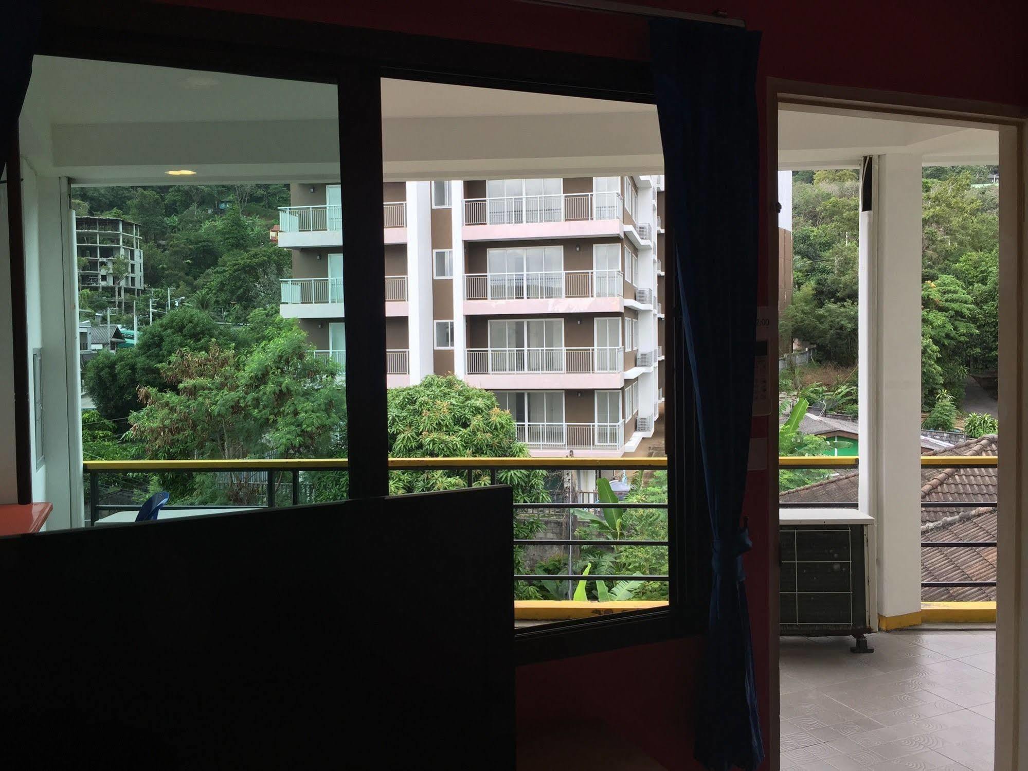 Dreams Guesthouse & Hostel Patong Exterior photo